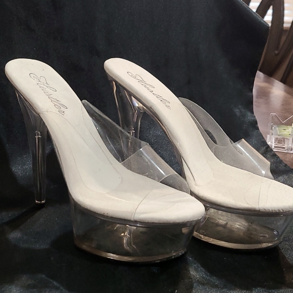 Hustlers clear platforms